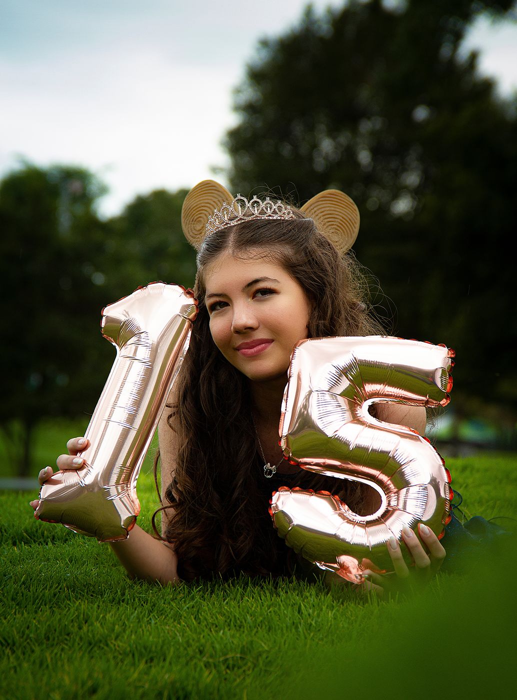 Retrato de quinceañera en exteriores
